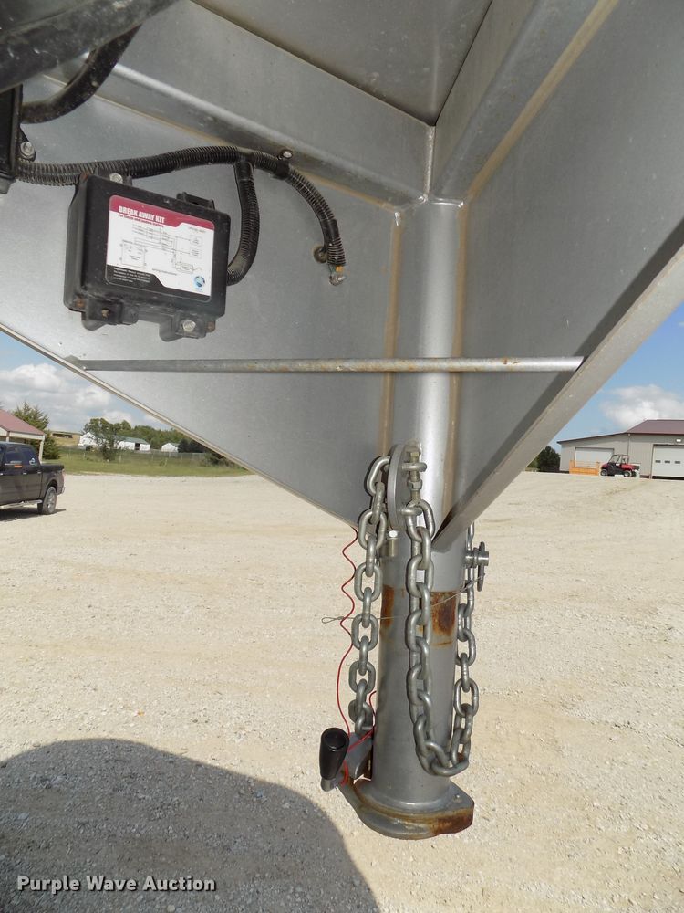 image for item DG2447 2014 Cimarron Showstar livestock trailer