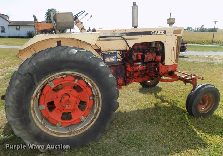 image for item DG2450 1967 Case 831C Comfort King tractor