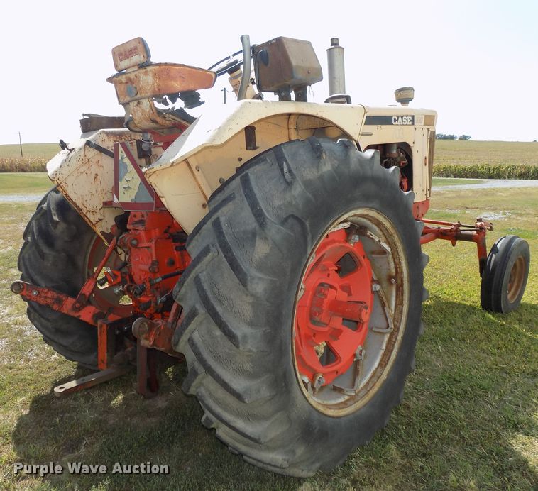 image for item DG2450 1967 Case 831C Comfort King tractor