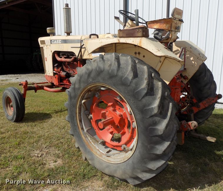 image for item DG2450 1967 Case 831C Comfort King tractor