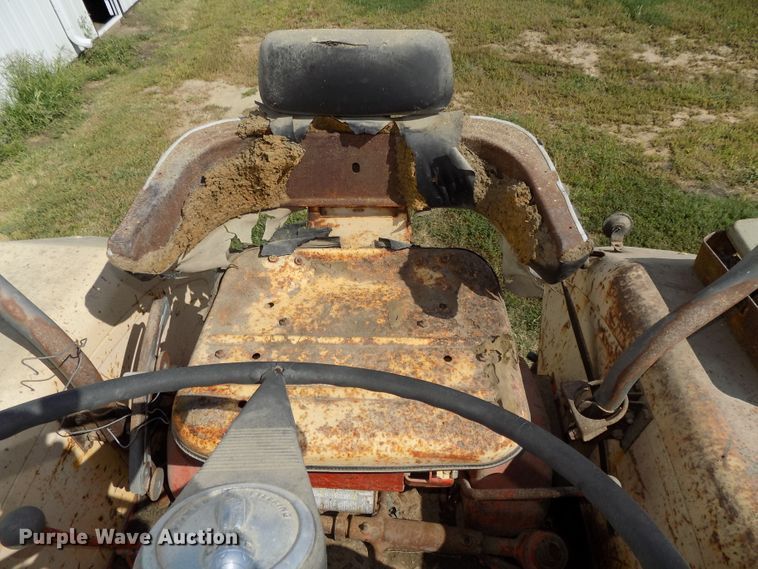 image for item DG2450 1967 Case 831C Comfort King tractor