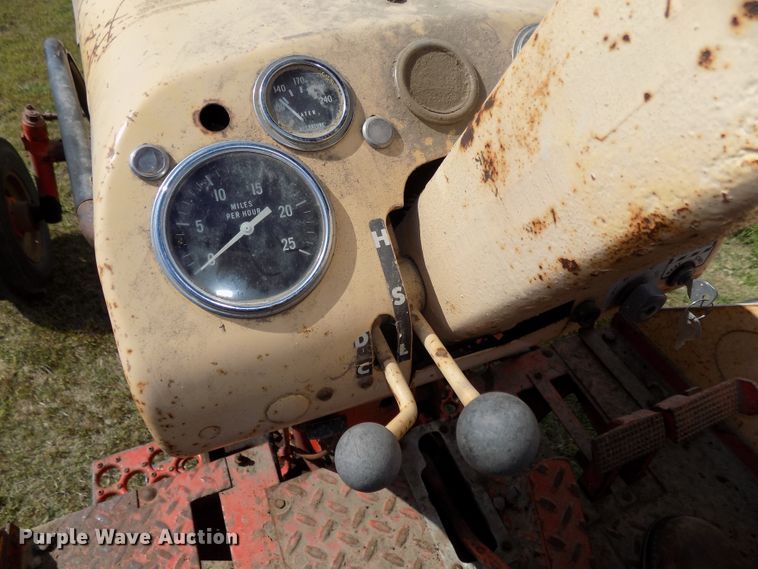 image for item DG2450 1967 Case 831C Comfort King tractor