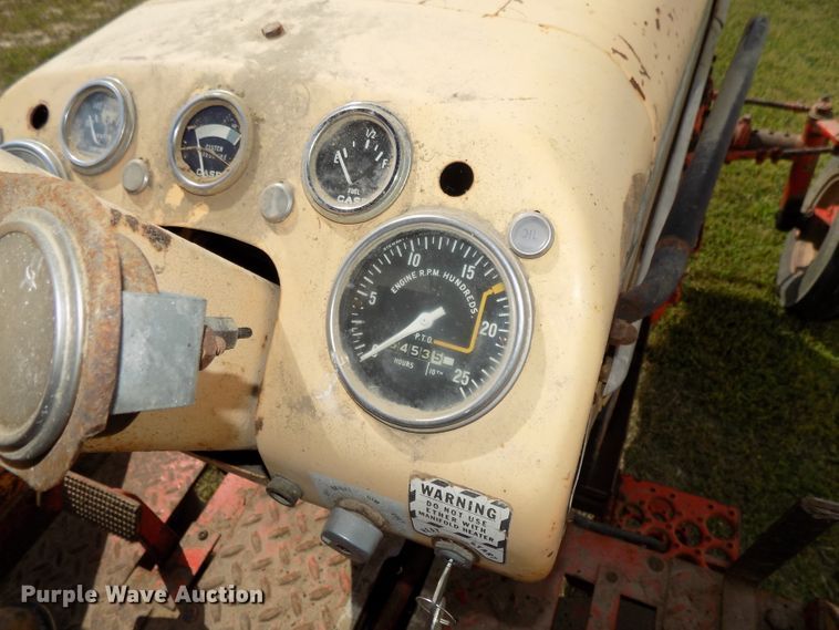 image for item DG2450 1967 Case 831C Comfort King tractor