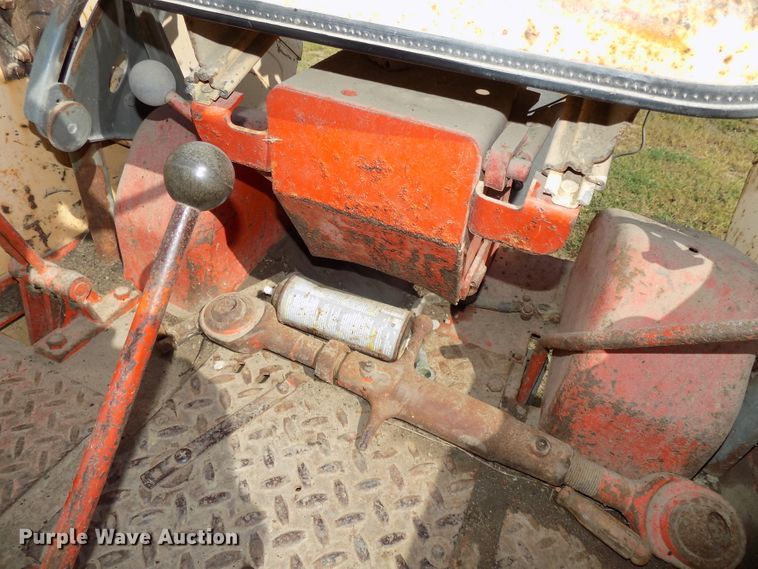 image for item DG2450 1967 Case 831C Comfort King tractor