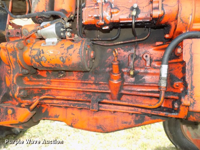 image for item DG2450 1967 Case 831C Comfort King tractor