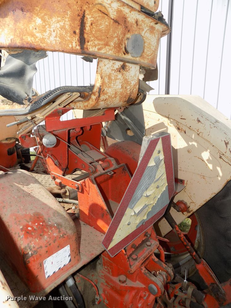 image for item DG2450 1967 Case 831C Comfort King tractor