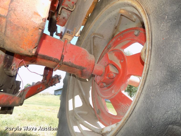 image for item DG2450 1967 Case 831C Comfort King tractor