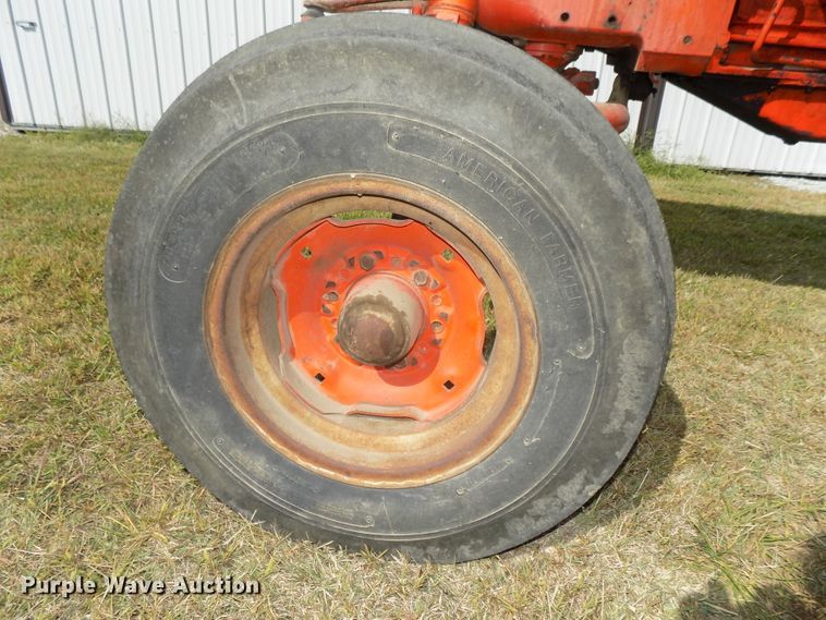 image for item DG2450 1967 Case 831C Comfort King tractor