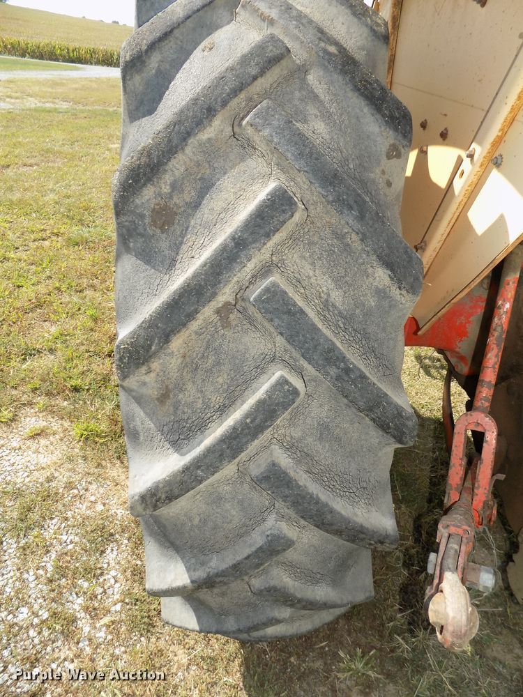 image for item DG2450 1967 Case 831C Comfort King tractor