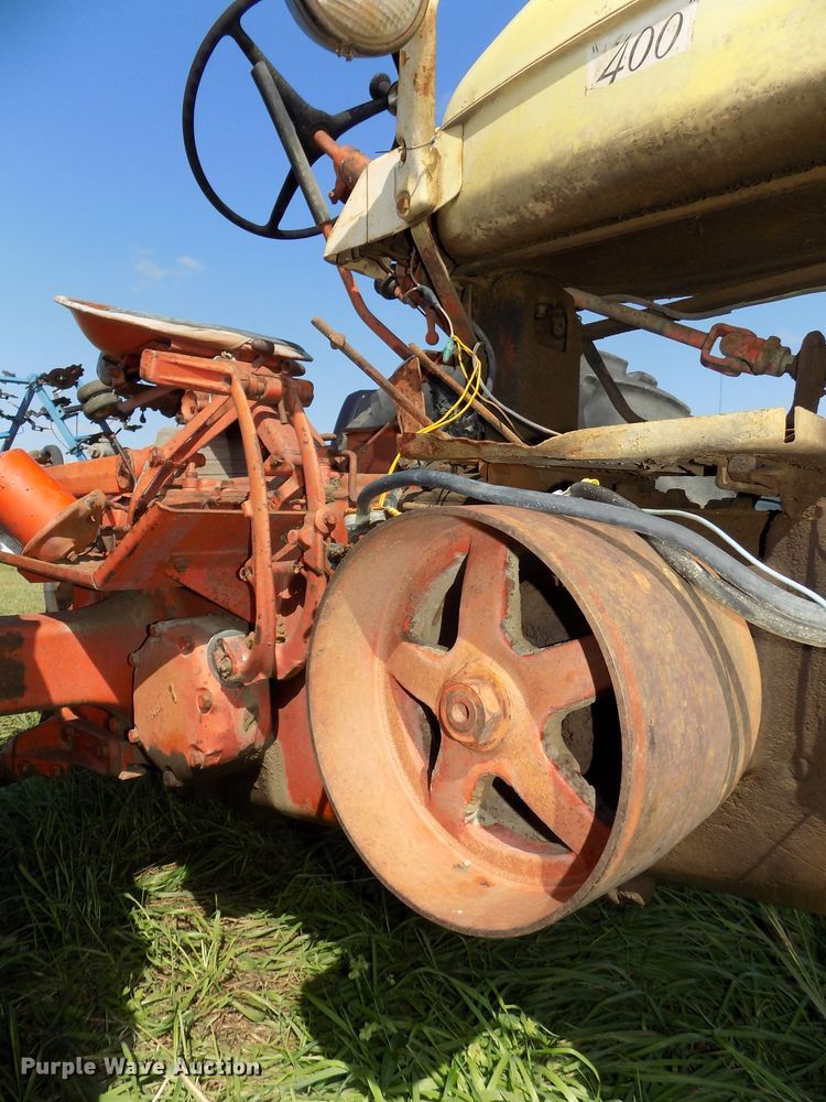 image for item DG2451 Case 400 tractor