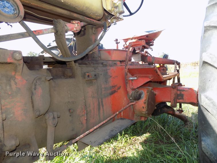 image for item DG2451 Case 400 tractor