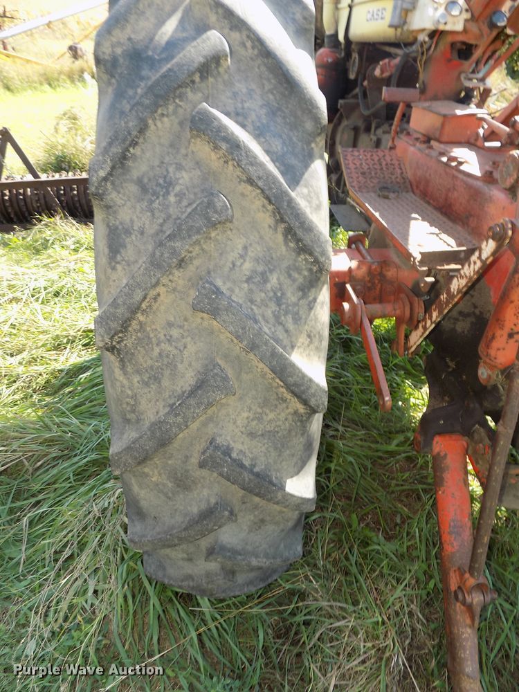 image for item DG2451 Case 400 tractor