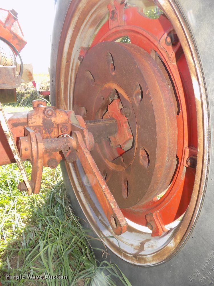 image for item DG2451 Case 400 tractor