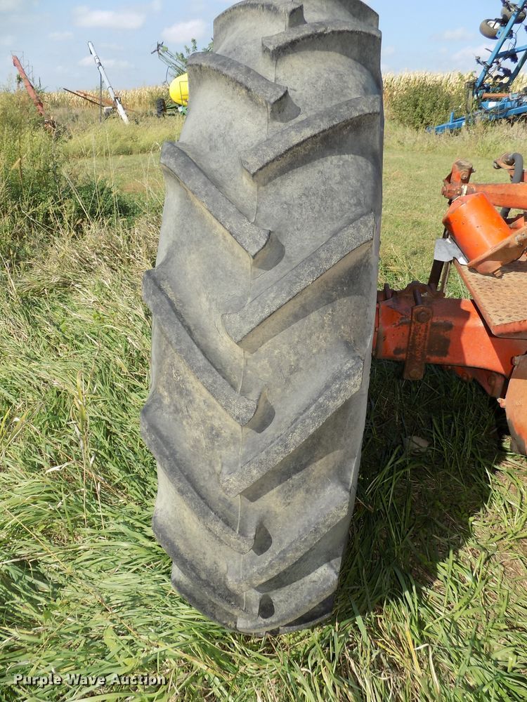 image for item DG2451 Case 400 tractor