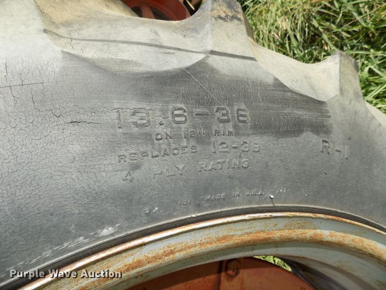 image for item DG2451 Case 400 tractor