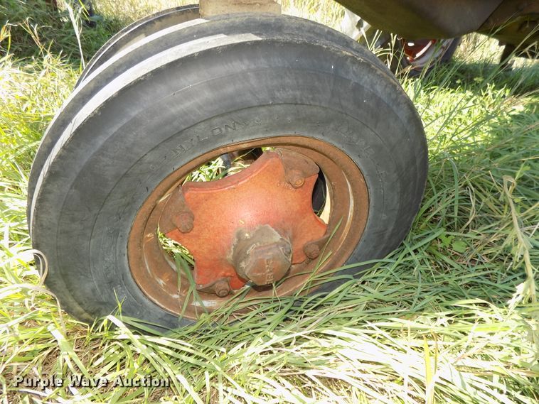 image for item DG2451 Case 400 tractor