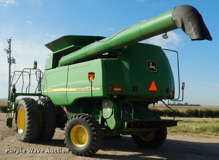 image for item DG5845 2005 John Deere 9760 STS combine