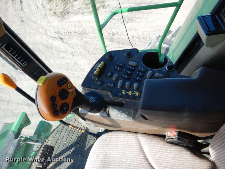 image for item DG5845 2005 John Deere 9760 STS combine