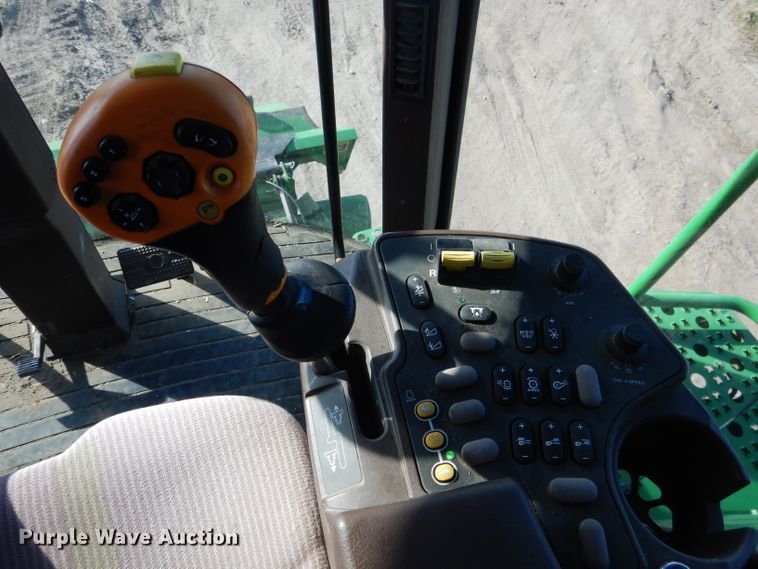 image for item DG5845 2005 John Deere 9760 STS combine