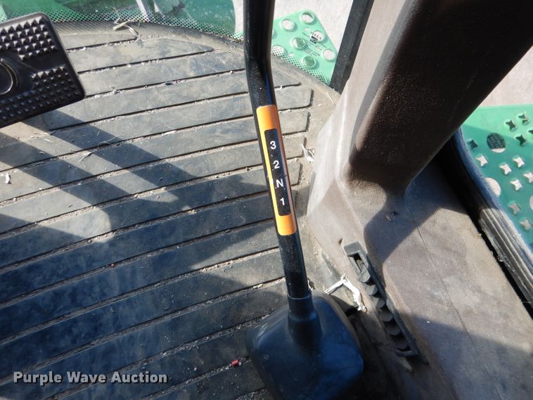 image for item DG5845 2005 John Deere 9760 STS combine