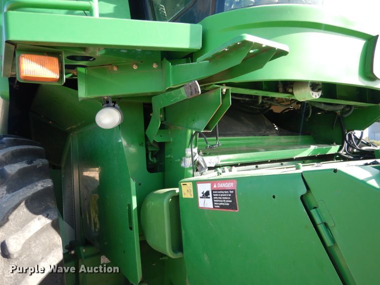 image for item DG5845 2005 John Deere 9760 STS combine