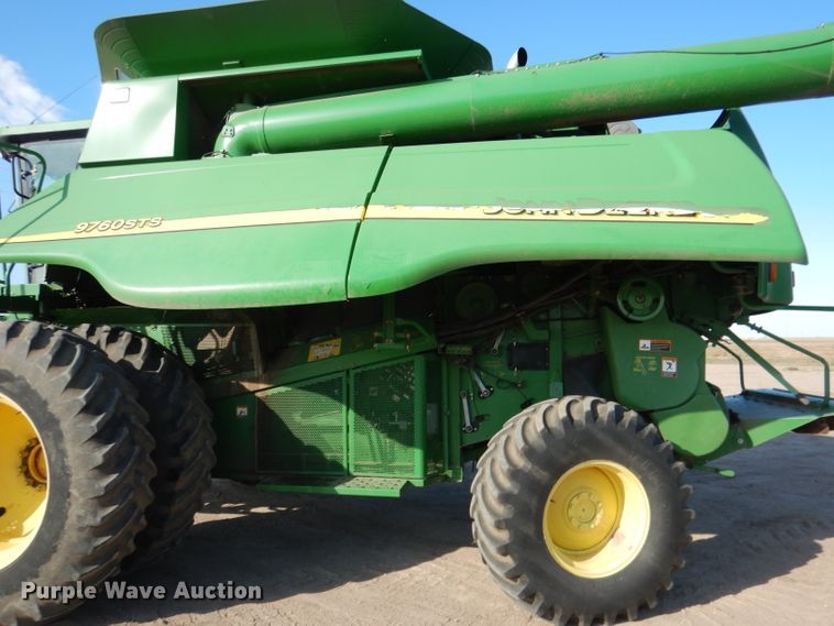 image for item DG5845 2005 John Deere 9760 STS combine