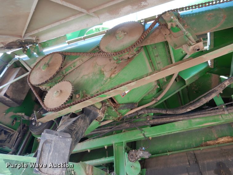 image for item DG5845 2005 John Deere 9760 STS combine