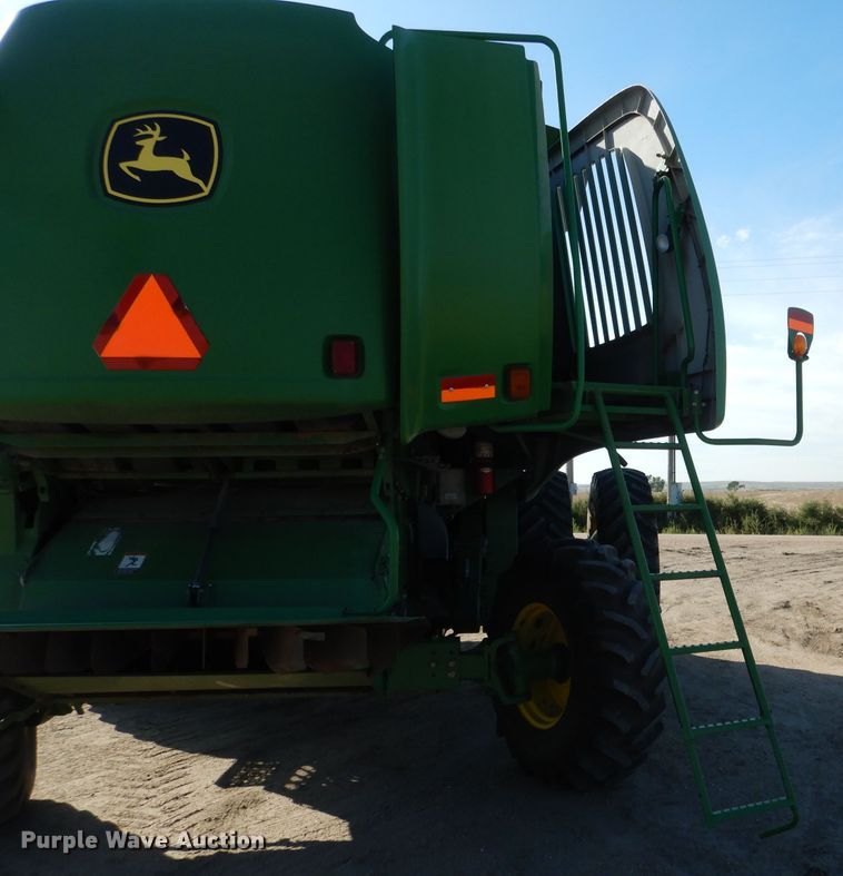 image for item DG5845 2005 John Deere 9760 STS combine