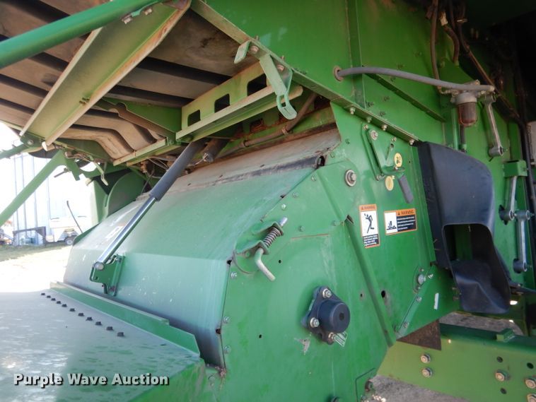 image for item DG5845 2005 John Deere 9760 STS combine