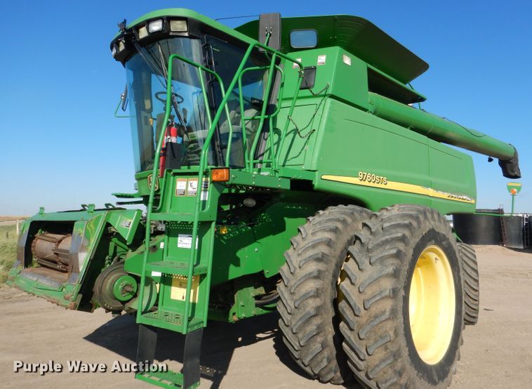 image for item DG5845 2005 John Deere 9760 STS combine