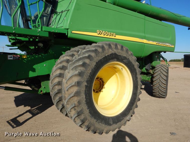 image for item DG5845 2005 John Deere 9760 STS combine