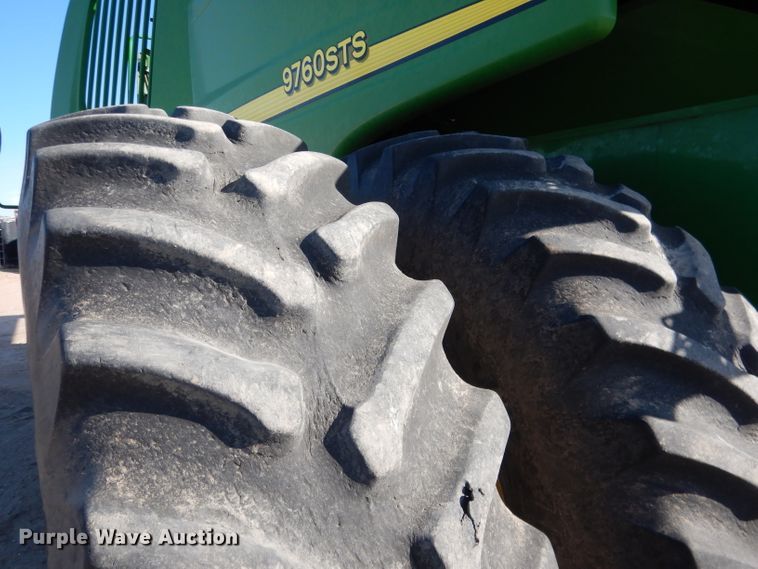 image for item DG5845 2005 John Deere 9760 STS combine