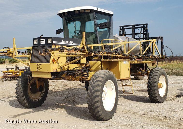 image for item DG7541 1993 Ag-Chem RoGator 664 sprayer