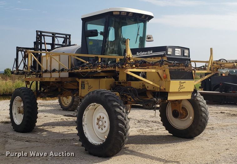 image for item DG7541 1993 Ag-Chem RoGator 664 sprayer