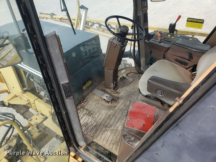 image for item DG7541 1993 Ag-Chem RoGator 664 sprayer