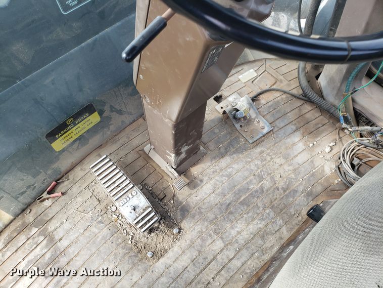 image for item DG7541 1993 Ag-Chem RoGator 664 sprayer