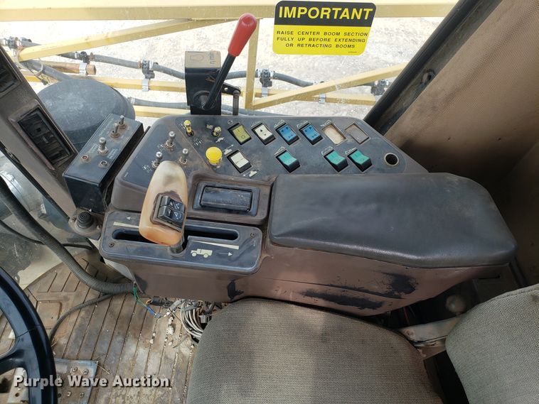 image for item DG7541 1993 Ag-Chem RoGator 664 sprayer