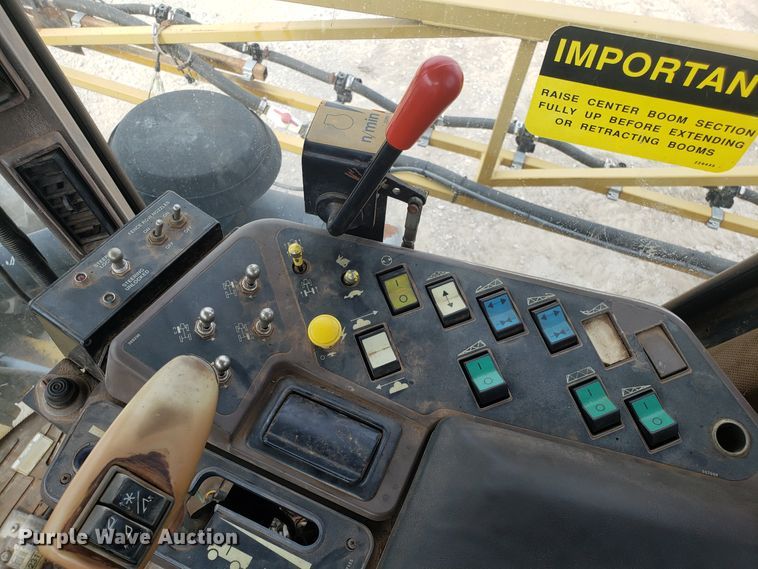 image for item DG7541 1993 Ag-Chem RoGator 664 sprayer