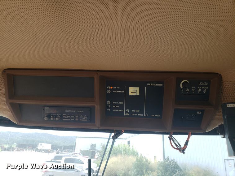 image for item DG7541 1993 Ag-Chem RoGator 664 sprayer