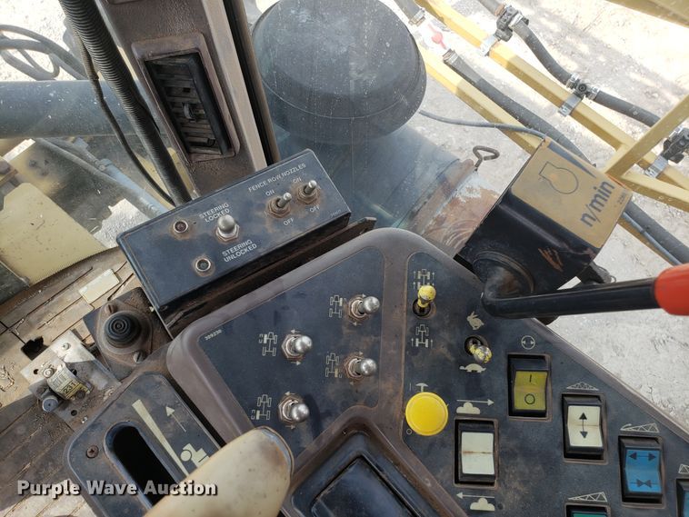 image for item DG7541 1993 Ag-Chem RoGator 664 sprayer