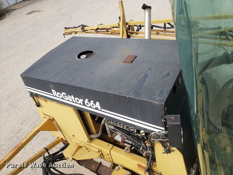 image for item DG7541 1993 Ag-Chem RoGator 664 sprayer