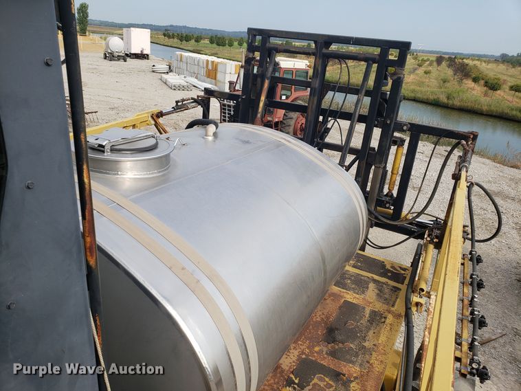 image for item DG7541 1993 Ag-Chem RoGator 664 sprayer