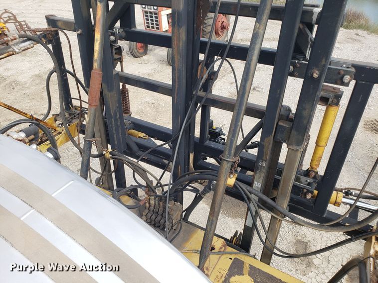 image for item DG7541 1993 Ag-Chem RoGator 664 sprayer