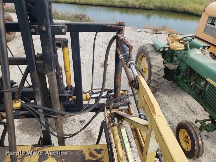 image for item DG7541 1993 Ag-Chem RoGator 664 sprayer