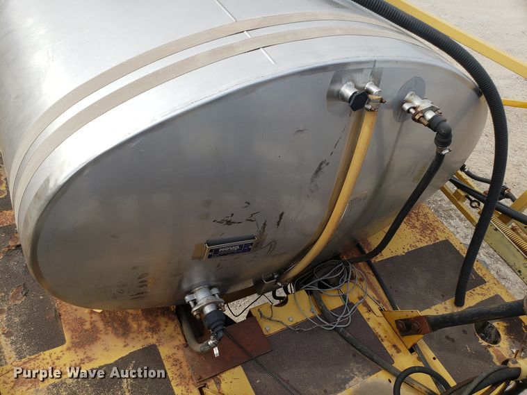 image for item DG7541 1993 Ag-Chem RoGator 664 sprayer