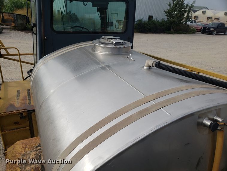 image for item DG7541 1993 Ag-Chem RoGator 664 sprayer