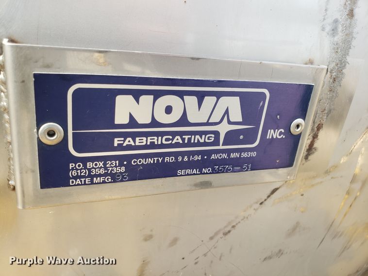 image for item DG7541 1993 Ag-Chem RoGator 664 sprayer