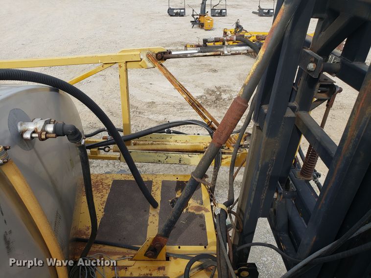 image for item DG7541 1993 Ag-Chem RoGator 664 sprayer