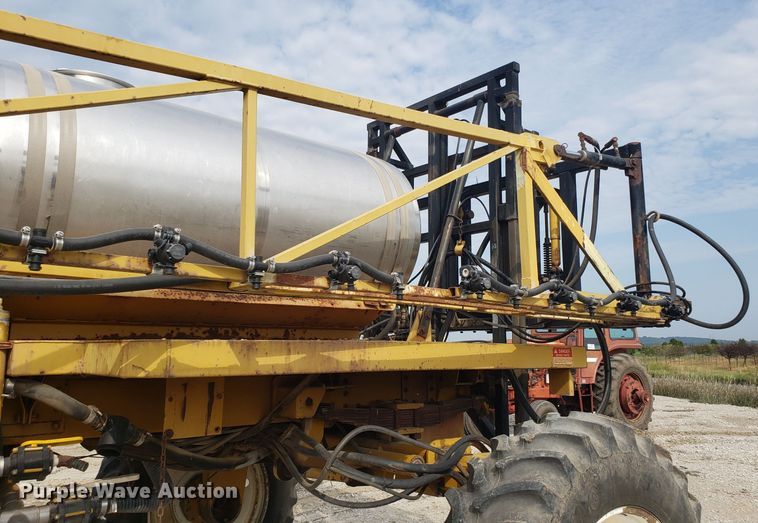 image for item DG7541 1993 Ag-Chem RoGator 664 sprayer