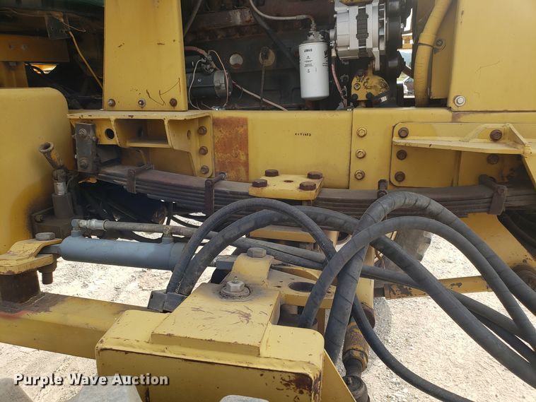 image for item DG7541 1993 Ag-Chem RoGator 664 sprayer